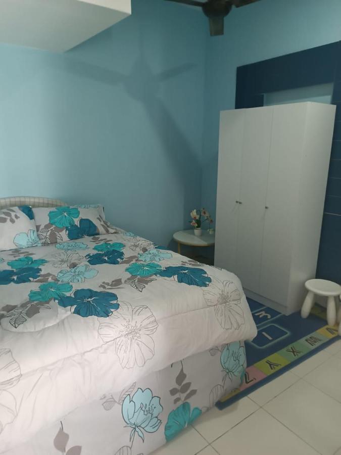 In Homestay Corner バトゥー・パハト エクステリア 写真