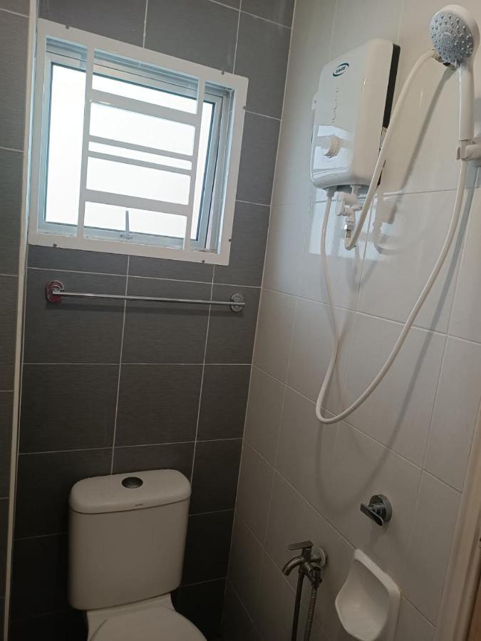 In Homestay Corner バトゥー・パハト エクステリア 写真